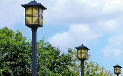仁布庭院灯安装间距与布灯设计全解析