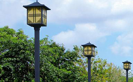 太阳能仁布庭院灯怎么选亮度与续航更耐用